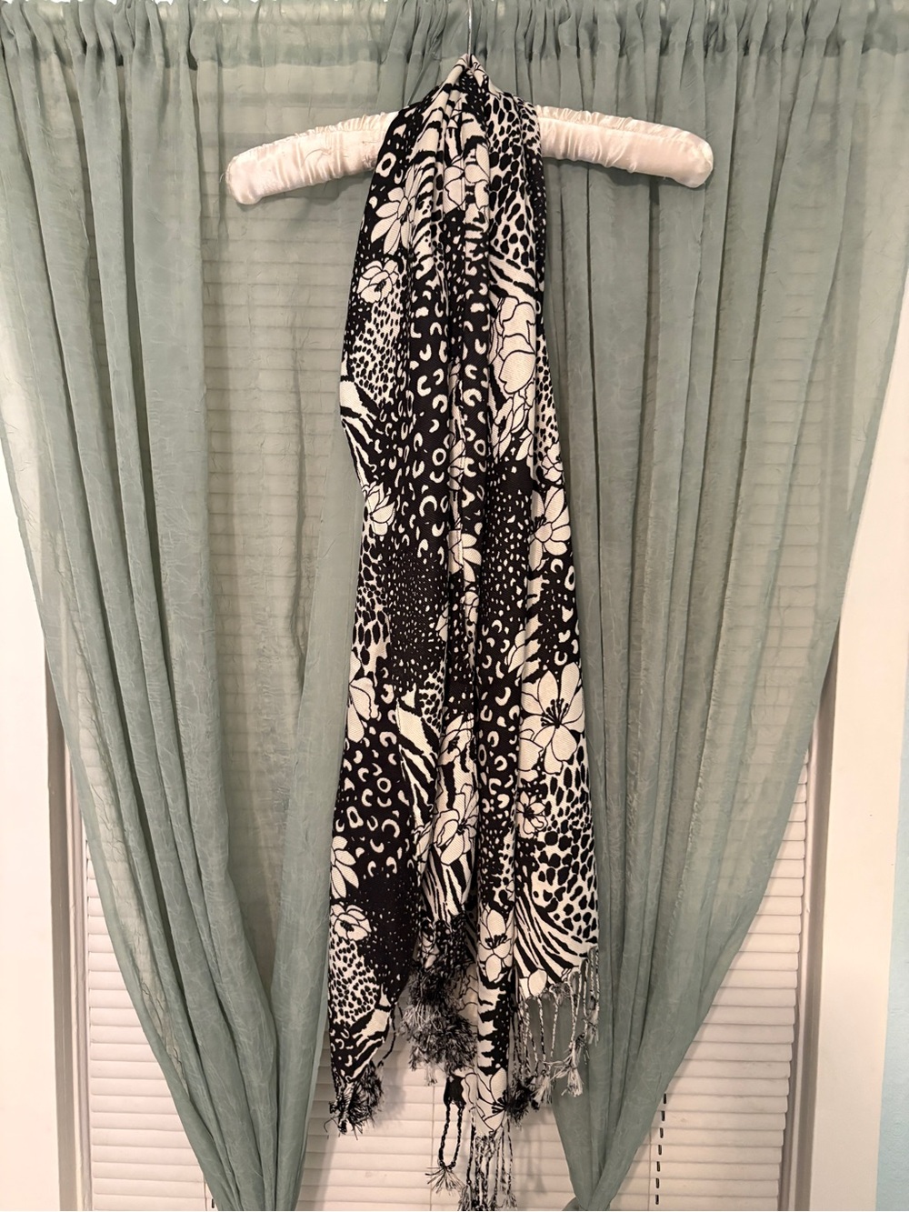 Black & White Floral Fringe Scarf - New without tags